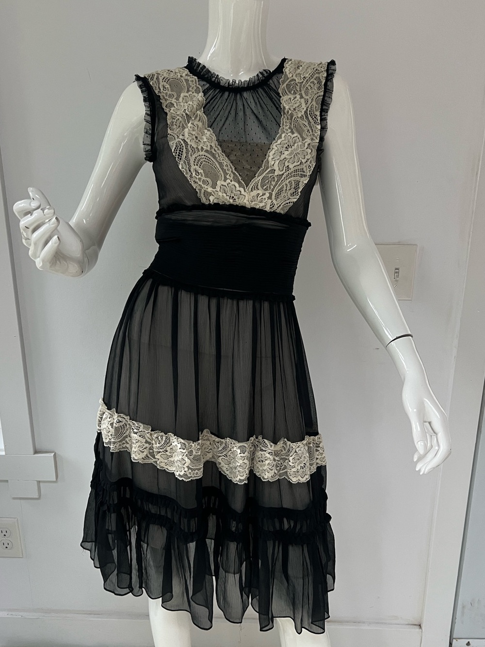BCBGMAXAZRIA 100% Silk Luxury Dress – Elegant Chic Occasion Dress